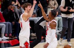 爱游戏入口-76人强势爵士，拉文高光表现