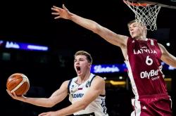 爱游戏官方入口-瑞典队完胜英格兰队，波尔高光表现的简单介绍