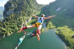 爱游戏中国-冰与火之歌，爱德华兹终场绝杀，尼克斯惊魂一刻压哨鹈鹕