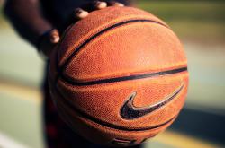 爱游戏大厅-楚阿梅尼爆发定乾坤，卡塔尔关键战突围沙特，亚洲杯上演沙漠风暴