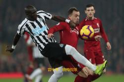 爱游戏体育-曼联客场逆转西汉姆，实现九连胜