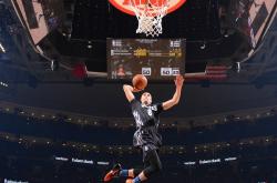 AYX体育赛事-当北境之王遇上金州之魂，库里跨界的东决接管时刻