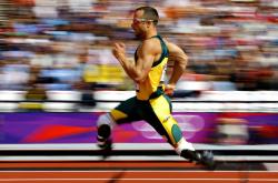 爱游戏中国-莱万之夜，当节奏大师在总决赛舞台奏响胜利交响曲