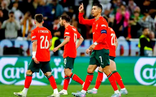 欧预赛紧张氛围：谁将会领先