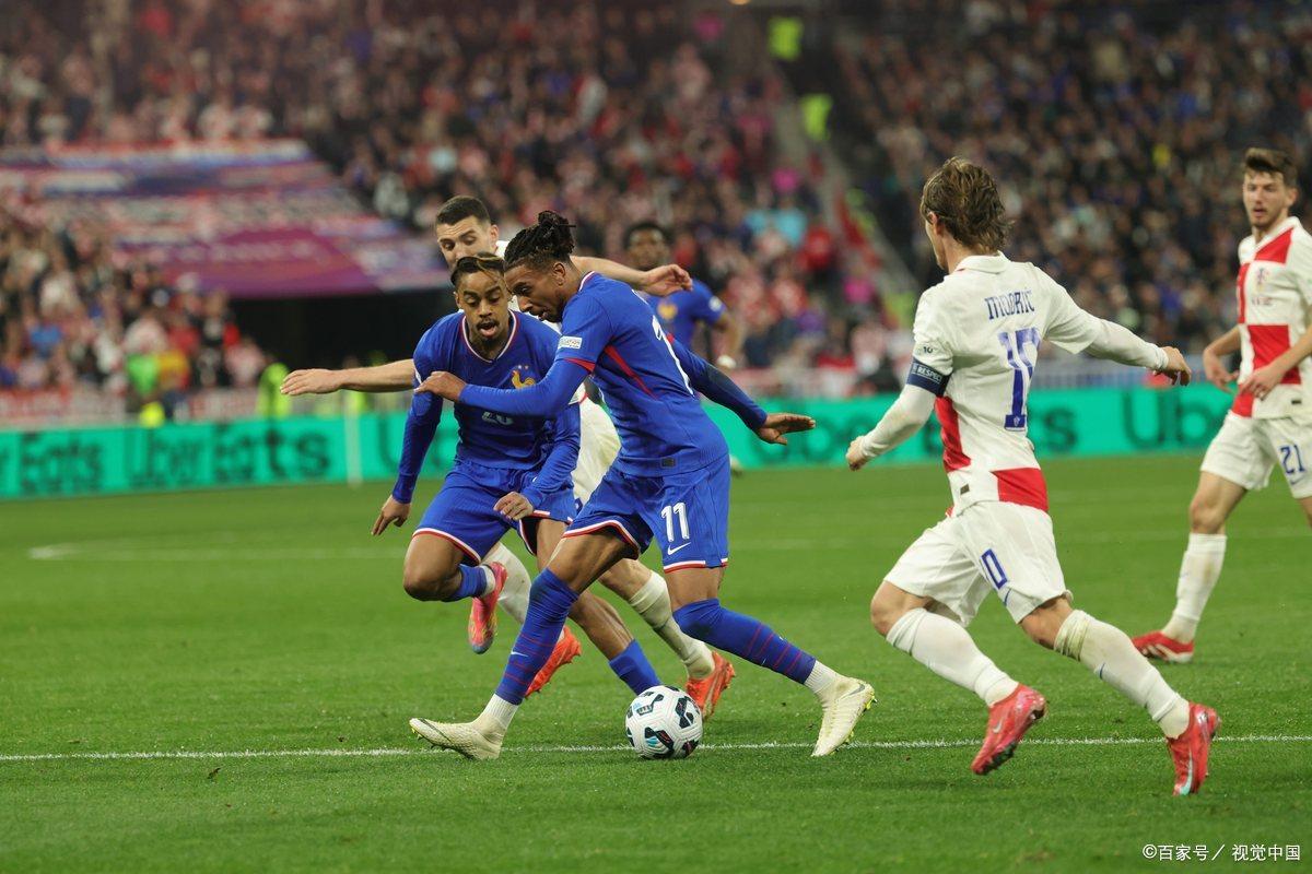 包含摩纳哥队逆转获得胜利，稳固法甲第四名位置的词条