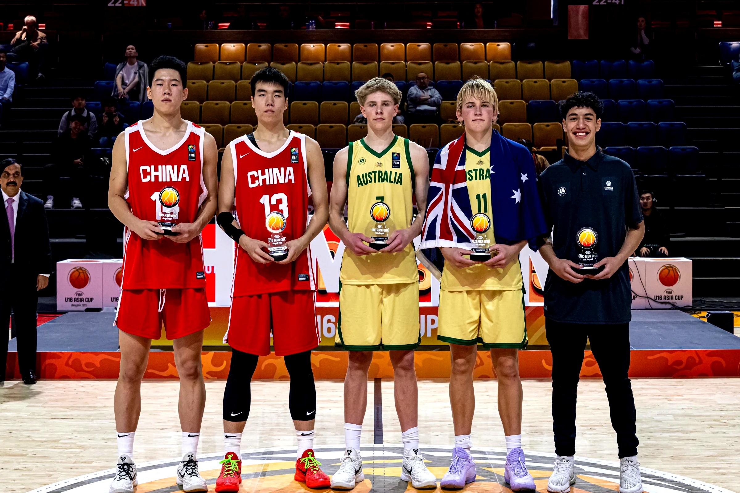 包含澳大利亚队在热身对抗中实力激发，期待新赛季开启的词条