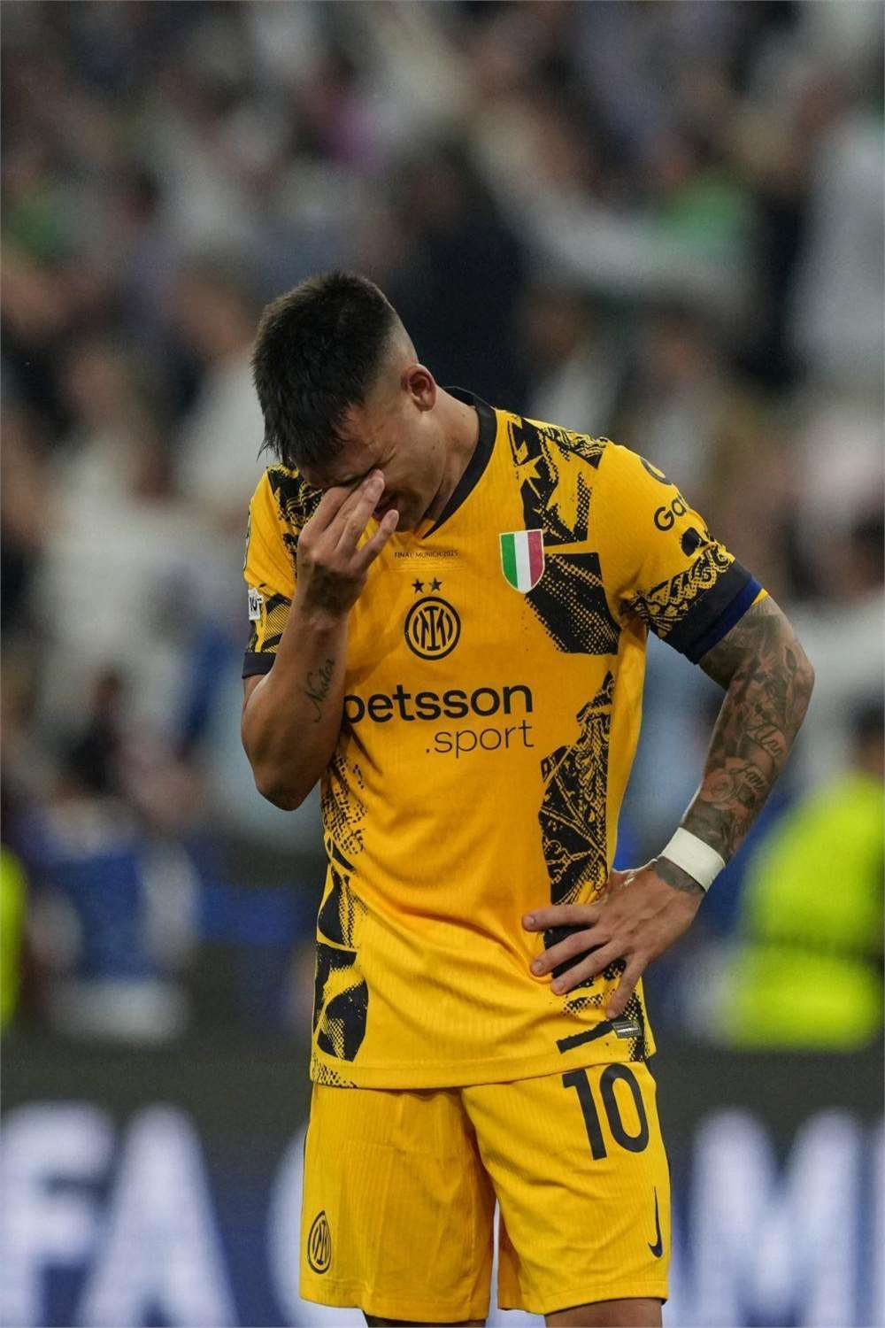 欧洲杯预选赛再燃战火：球员斗志昂扬的简单介绍