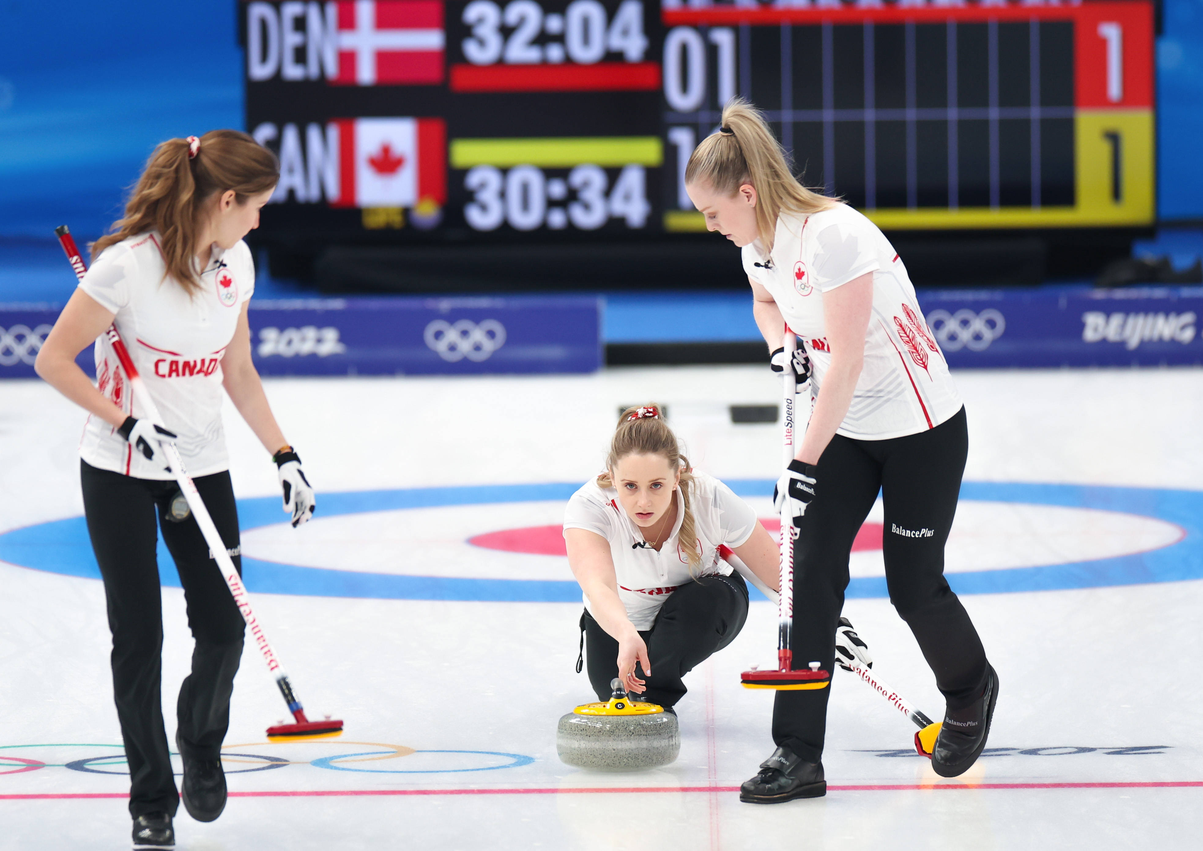 芬兰冰壶队不敌加拿大遗憾出局