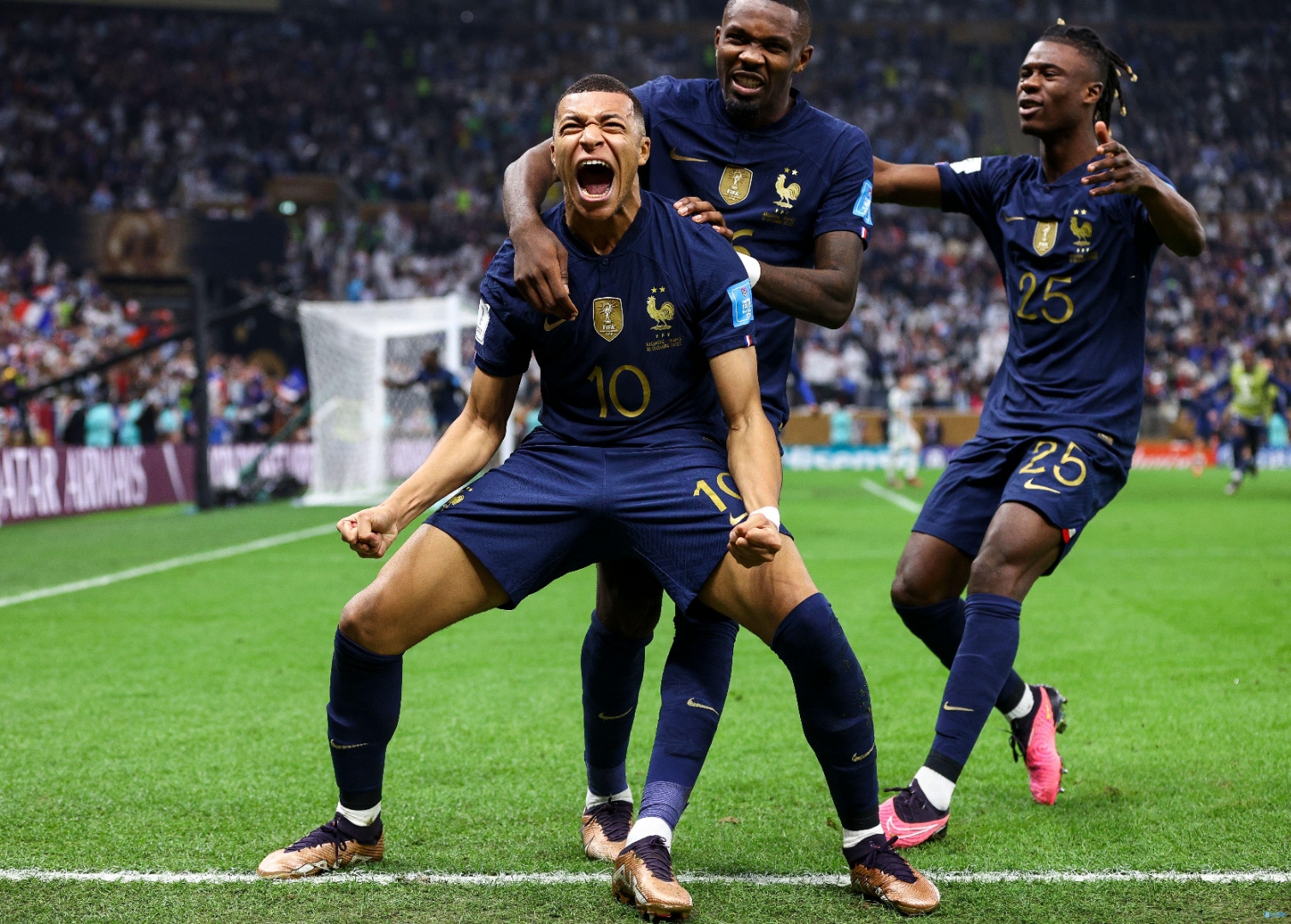 足球联赛最新局势：备战中的球队士气高涨的简单介绍