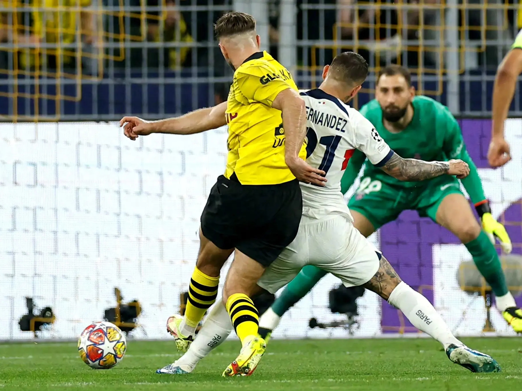 意甲劲旅战胜多特，挺进欧冠四