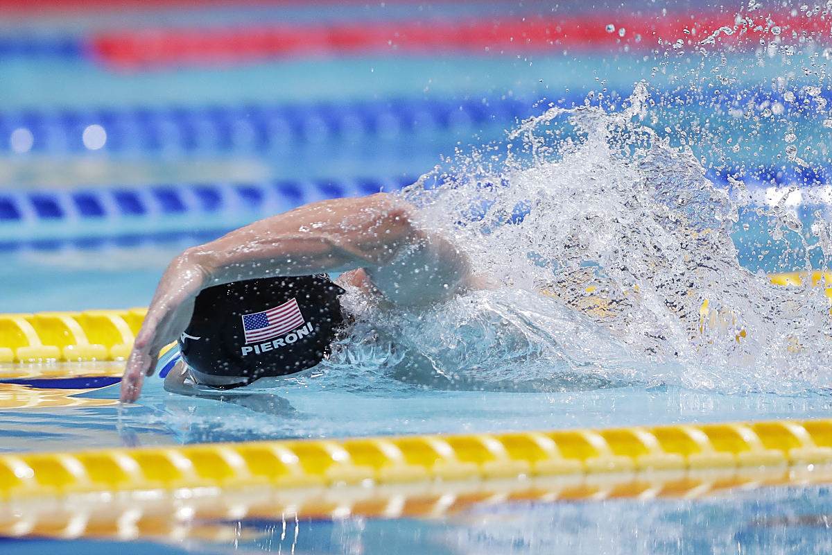 瑞士游泳选手表现出色，夺得冠军