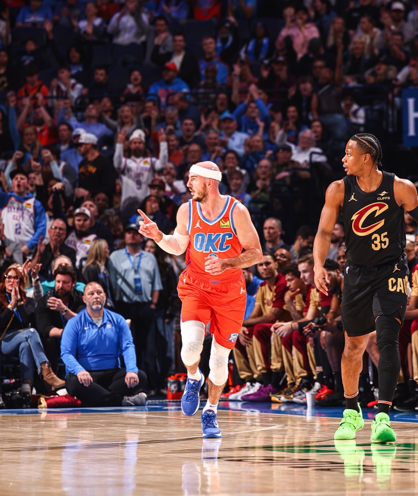 雷霆碾压独行侠,汉密尔顿送出助攻 雷霆碾压独行侠,汉密尔顿送出助攻