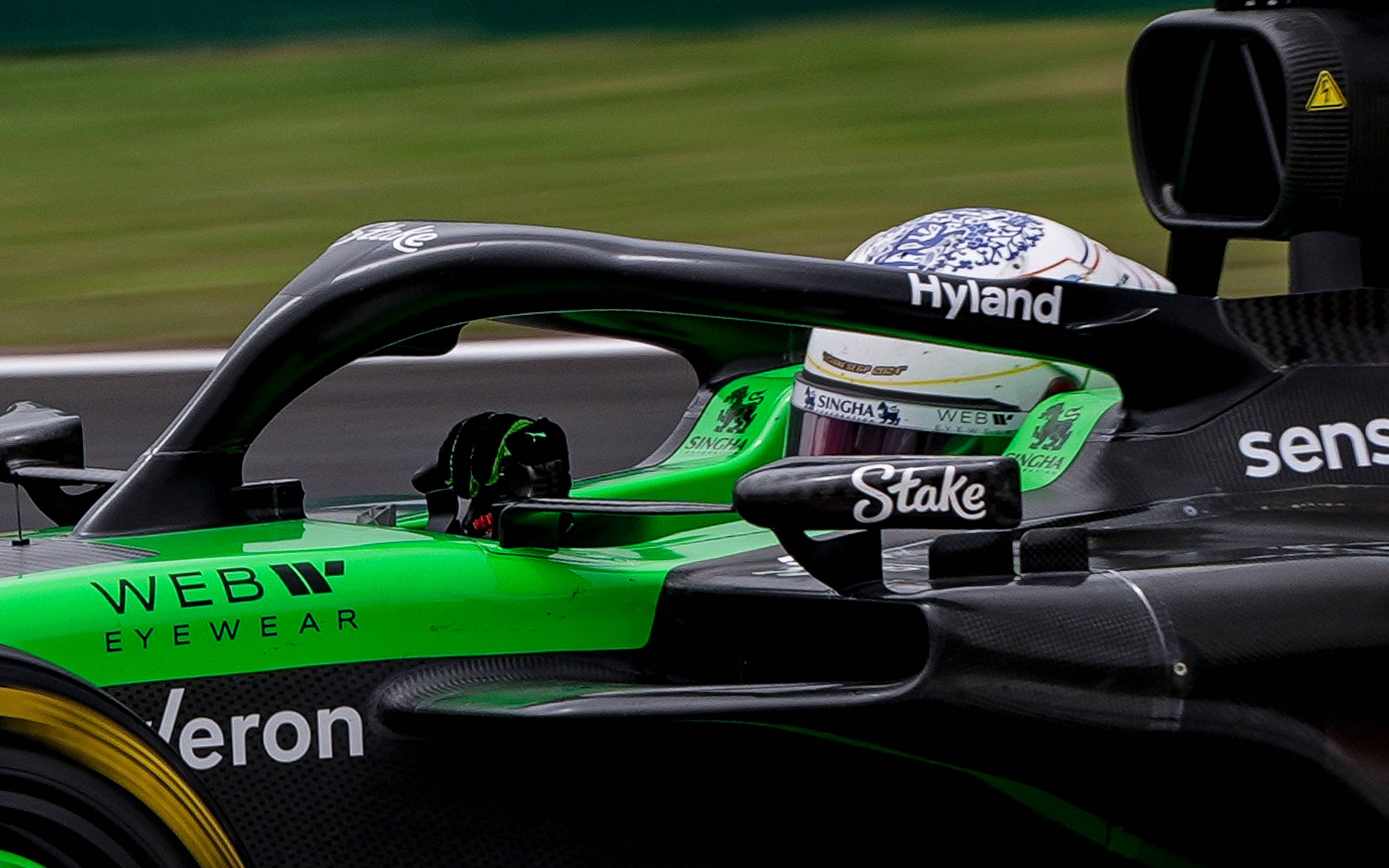 包含红牛车队逆转红牛二队，周冠宇统治全场的词条