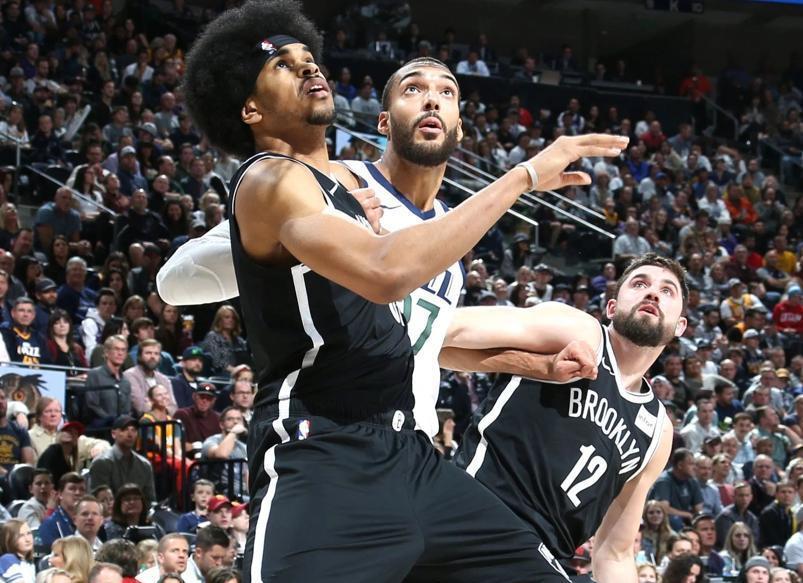 波兰男篮鏖战灰熊，戈贝尔打破历史纪录