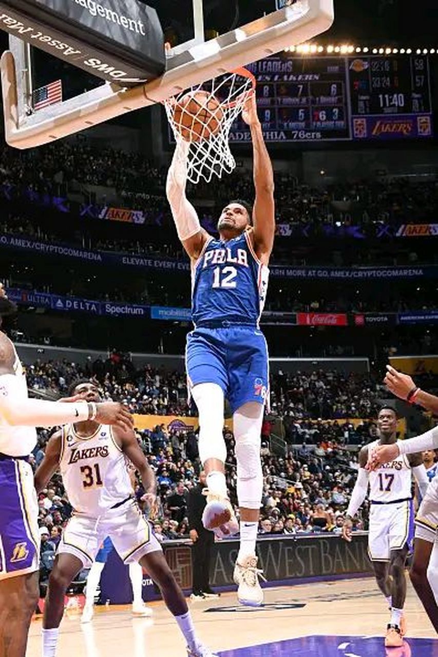 包含76人轻取湖人，威斯布鲁克高光表现的词条