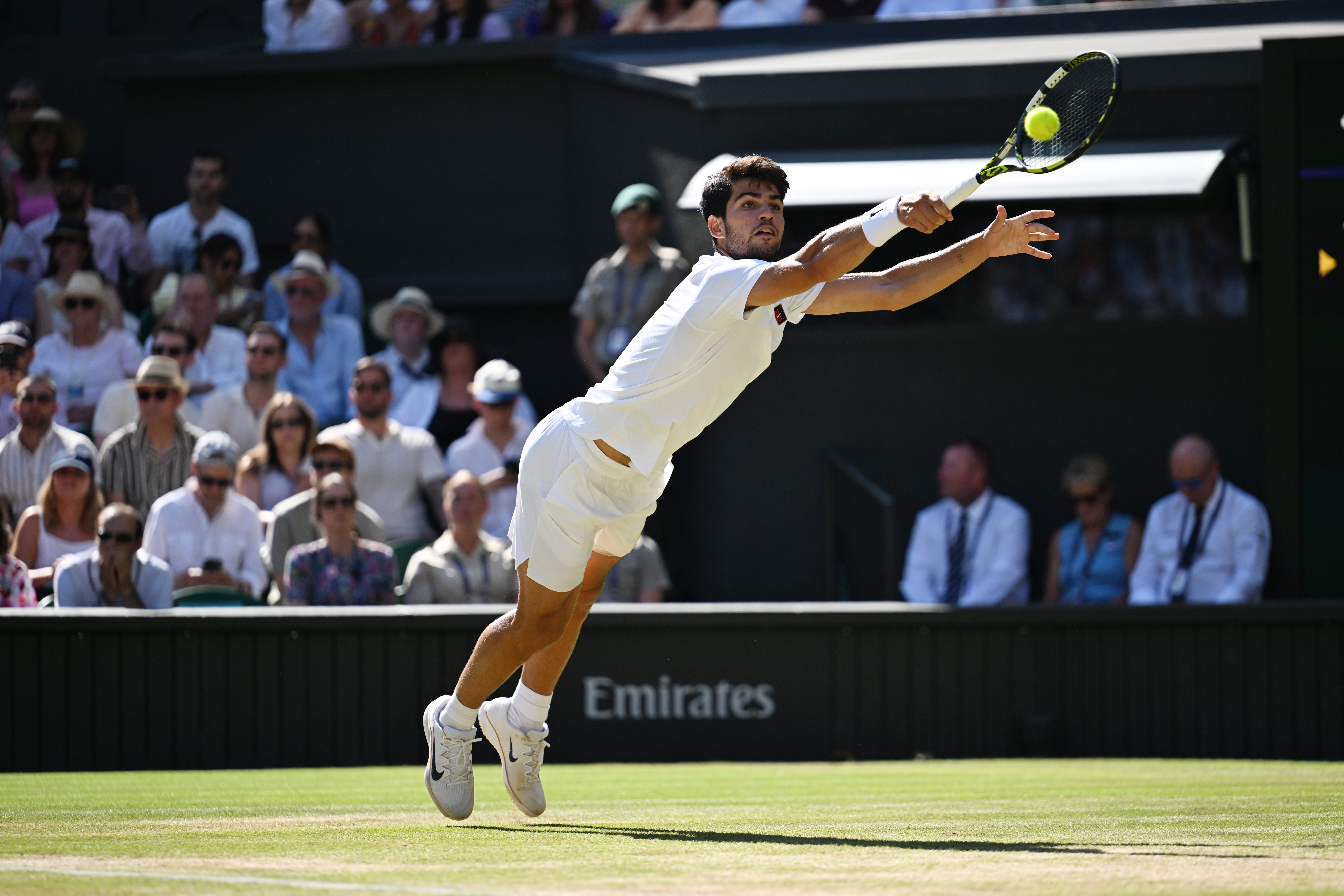 关于德国网球队横扫日本网球队，阿尔卡拉斯统治全场的信息