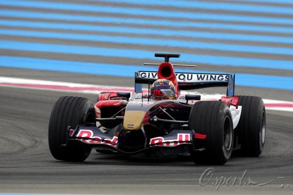 索伯车队完胜红牛二队，拉塞尔刷新纪录的简单介绍