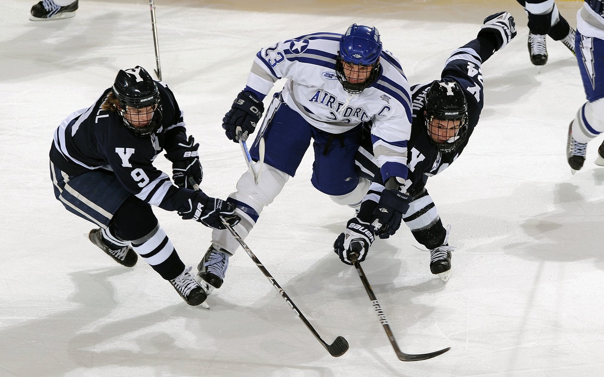 赛道新秩序,皮亚斯特里领衔,阿斯顿马丁如何完胜法拉利